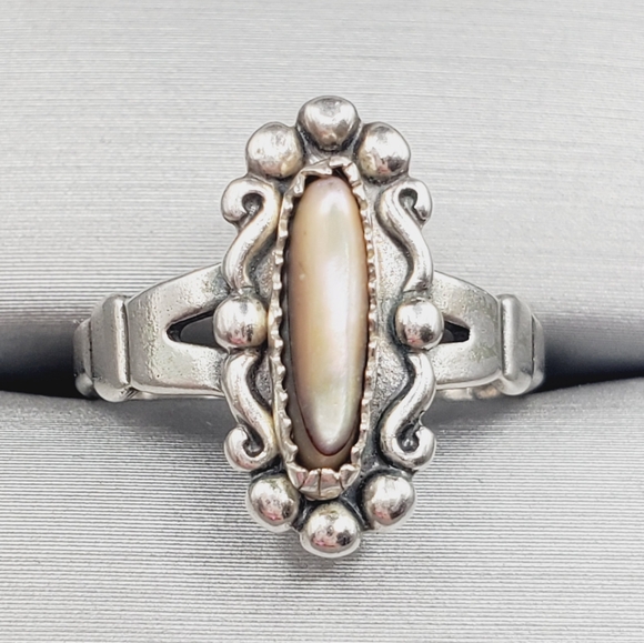 Genuine Mother Of Pearl Sterling Silver Vintage Ring